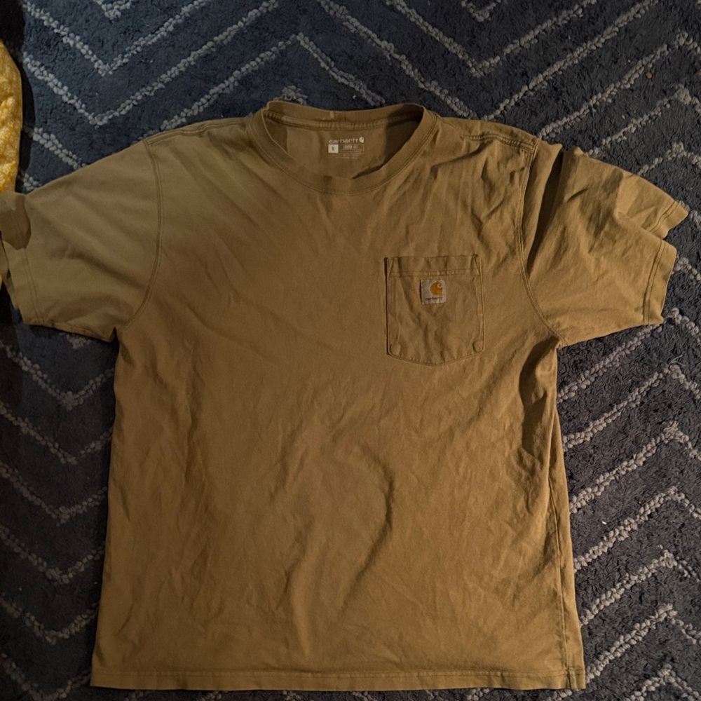 Baggy and loose carhartt tee